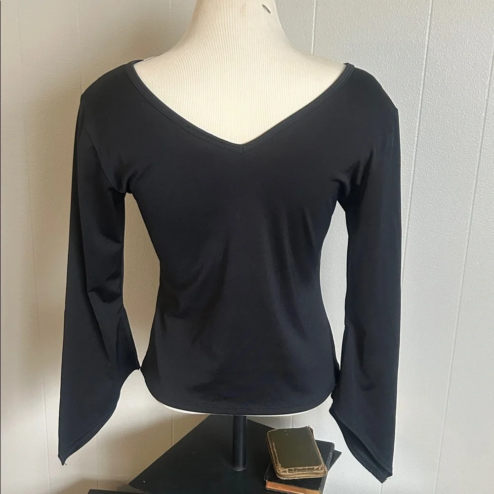 Vintage Y2K, 2000s klueless top black with flare sleeves made in the USA 🇺🇸 - Picture 4 of 5
